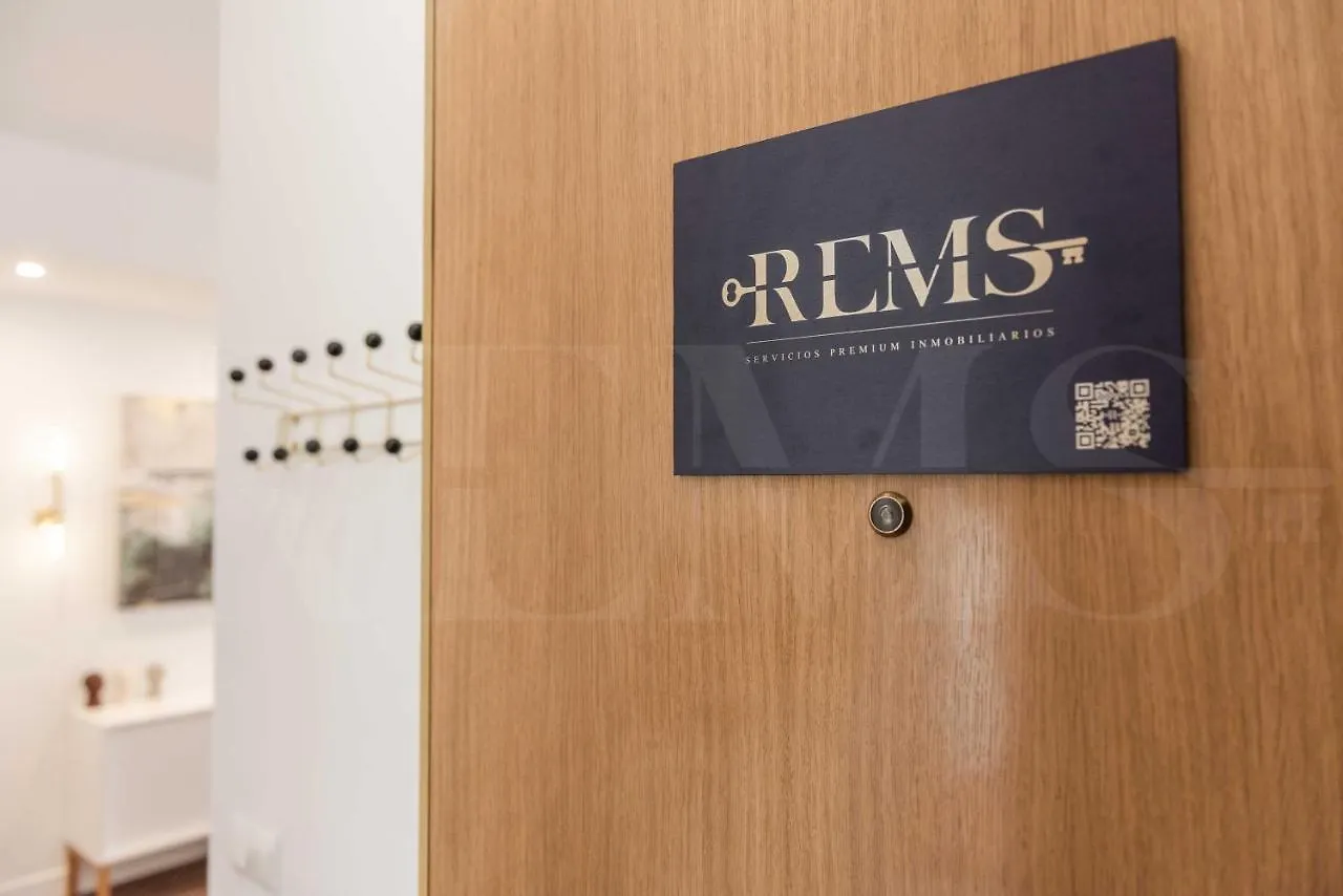 Designed Minimalist Apartment - Malaga Center By Rems